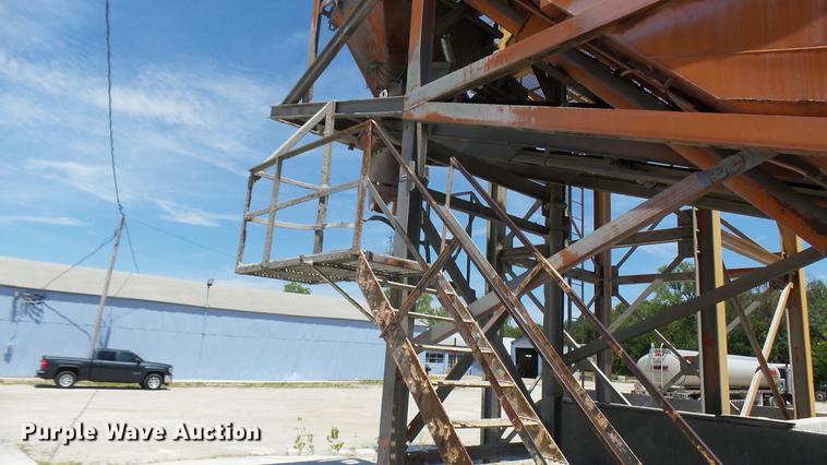 image for item DF3272 1979 Ross Rustler ready mix plant