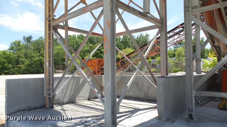 image for item DF3272 1979 Ross Rustler ready mix plant