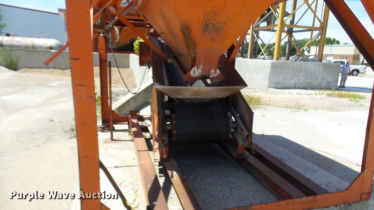 image for item DF3272 1979 Ross Rustler ready mix plant