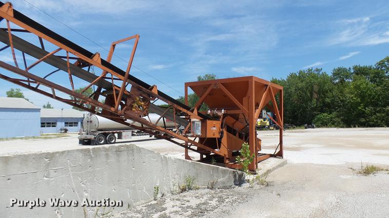 image for item DF3272 1979 Ross Rustler ready mix plant