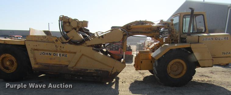 image for item DF3843 1986 John Deere 762A elevating scraper