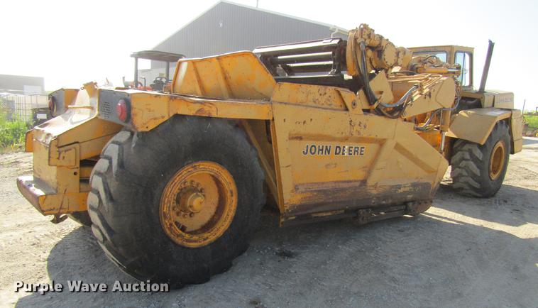 image for item DF3843 1986 John Deere 762A elevating scraper