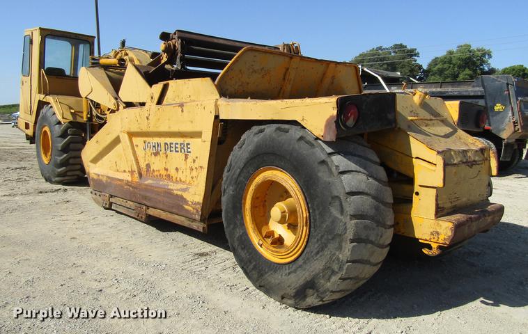 image for item DF3843 1986 John Deere 762A elevating scraper
