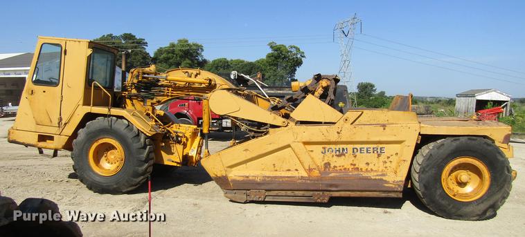 image for item DF3843 1986 John Deere 762A elevating scraper