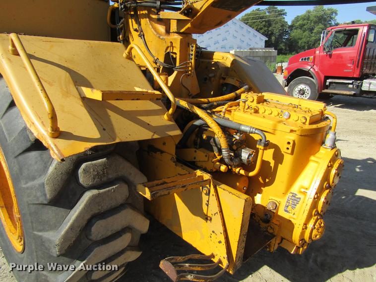 image for item DF3843 1986 John Deere 762A elevating scraper