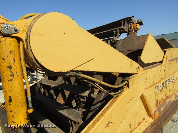image for item DF3843 1986 John Deere 762A elevating scraper