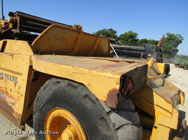 image for item DF3843 1986 John Deere 762A elevating scraper