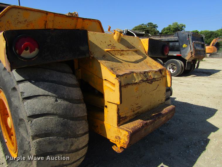 image for item DF3843 1986 John Deere 762A elevating scraper