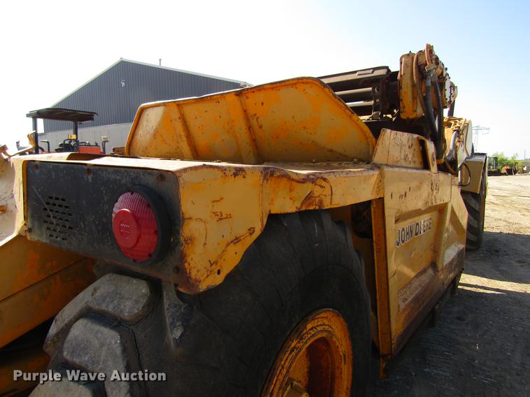 image for item DF3843 1986 John Deere 762A elevating scraper