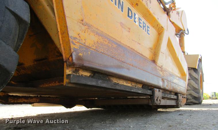 image for item DF3843 1986 John Deere 762A elevating scraper