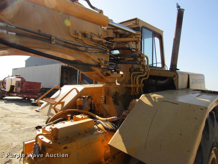 image for item DF3843 1986 John Deere 762A elevating scraper