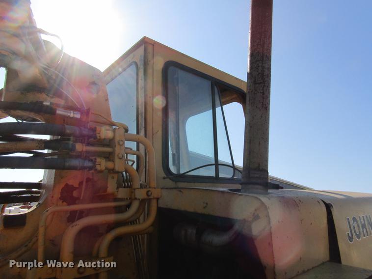 image for item DF3843 1986 John Deere 762A elevating scraper