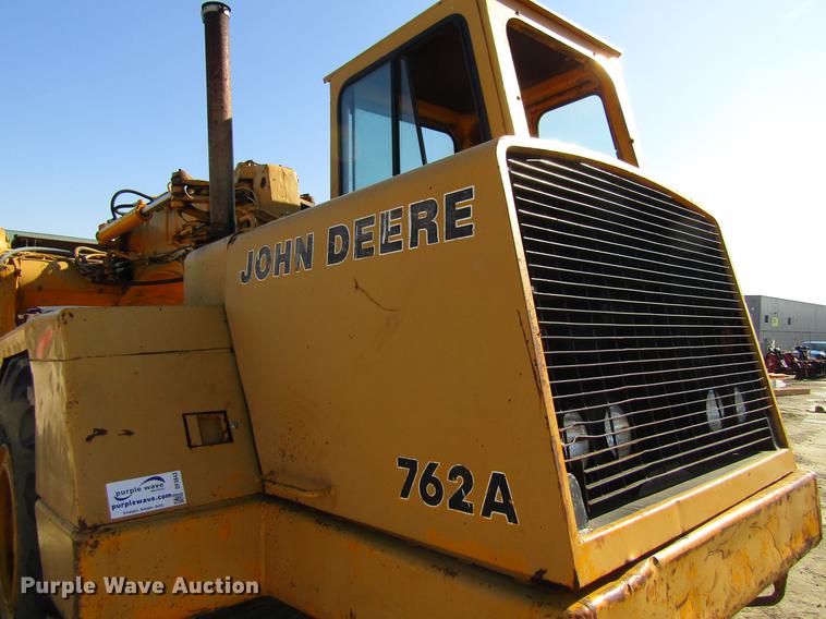 image for item DF3843 1986 John Deere 762A elevating scraper