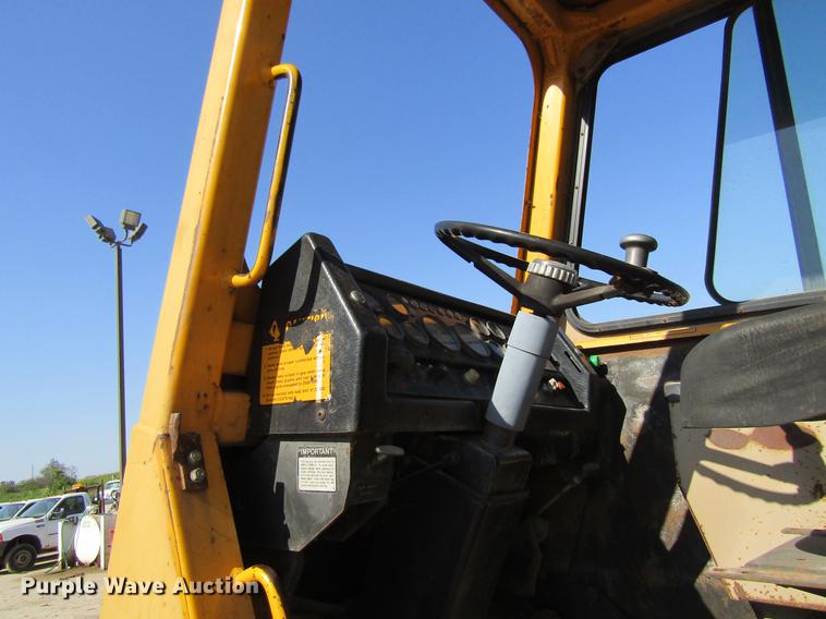 image for item DF3843 1986 John Deere 762A elevating scraper