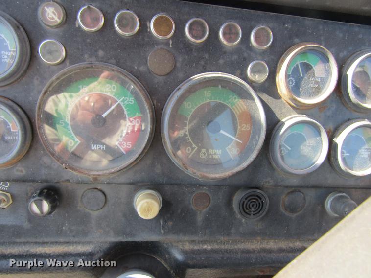 image for item DF3843 1986 John Deere 762A elevating scraper