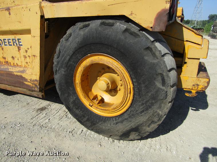 image for item DF3843 1986 John Deere 762A elevating scraper