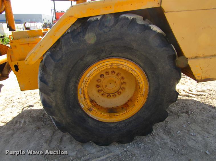 image for item DF3843 1986 John Deere 762A elevating scraper