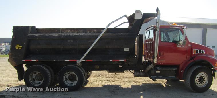 image for item DF3844 2001 Sterling Acterra M8500 dump truck