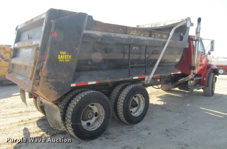 image for item DF3844 2001 Sterling Acterra M8500 dump truck