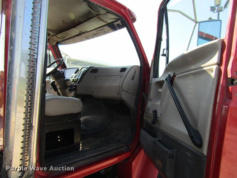 image for item DF3844 2001 Sterling Acterra M8500 dump truck