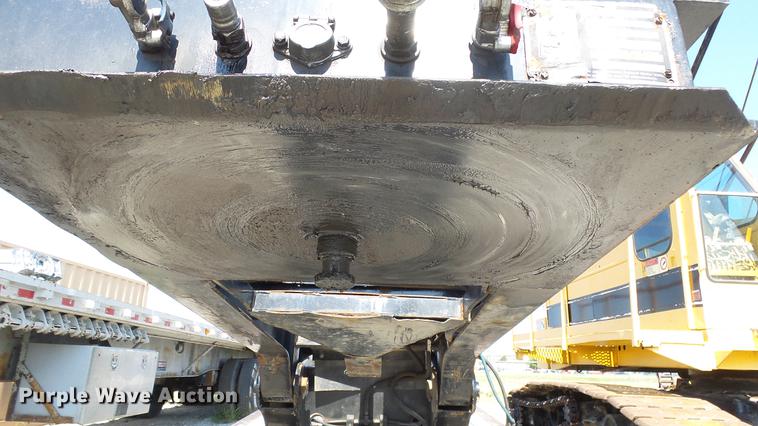 image for item DF4302 1986 Trail King 1500-3960 low boy equipment trailer