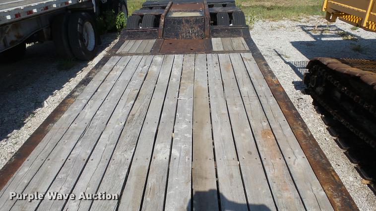 image for item DF4302 1986 Trail King 1500-3960 low boy equipment trailer