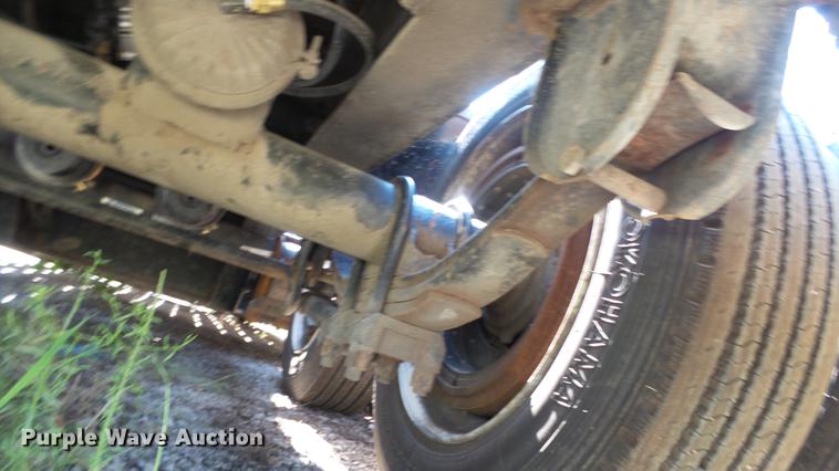 image for item DF4302 1986 Trail King 1500-3960 low boy equipment trailer