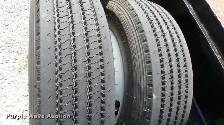 image for item DF4302 1986 Trail King 1500-3960 low boy equipment trailer