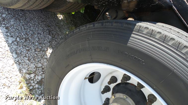 image for item DF4302 1986 Trail King 1500-3960 low boy equipment trailer