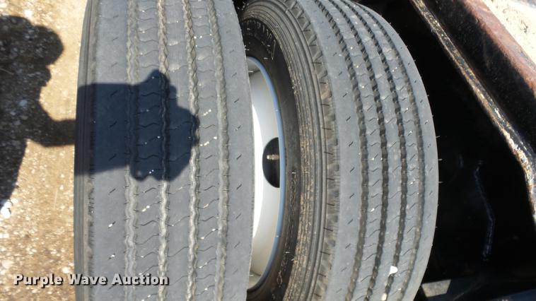 image for item DF4302 1986 Trail King 1500-3960 low boy equipment trailer