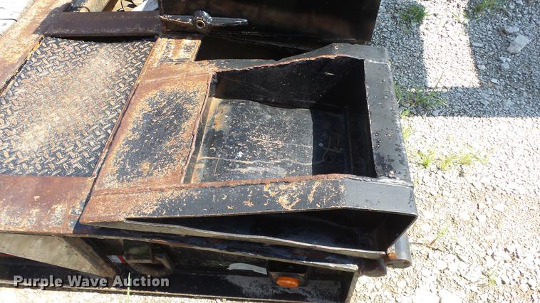 image for item DF4302 1986 Trail King 1500-3960 low boy equipment trailer