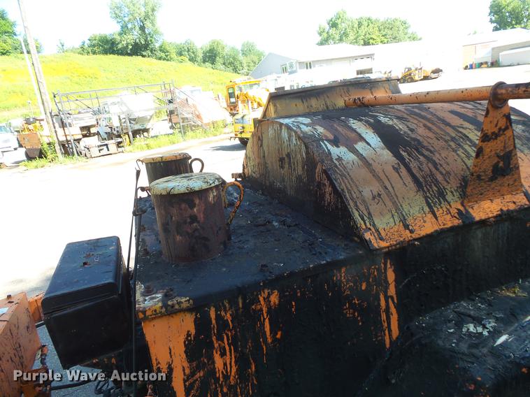 image for item DV9487 Crack seal trailers