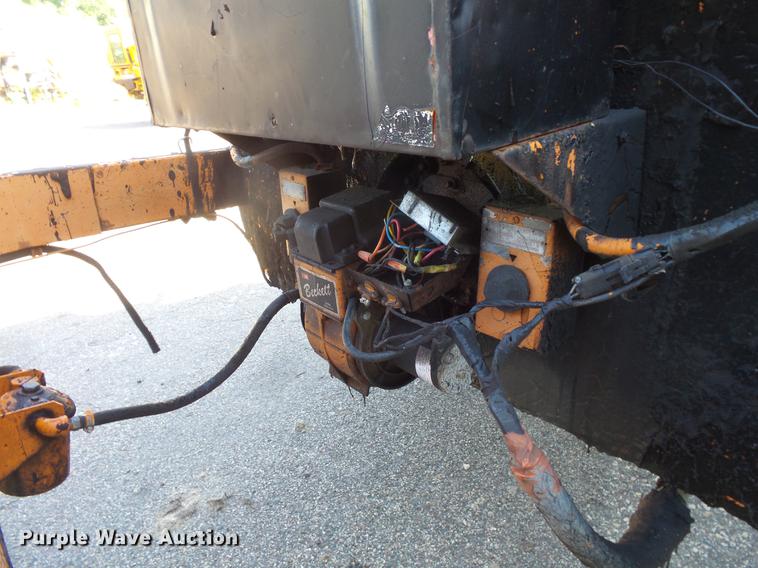 image for item DV9487 Crack seal trailers