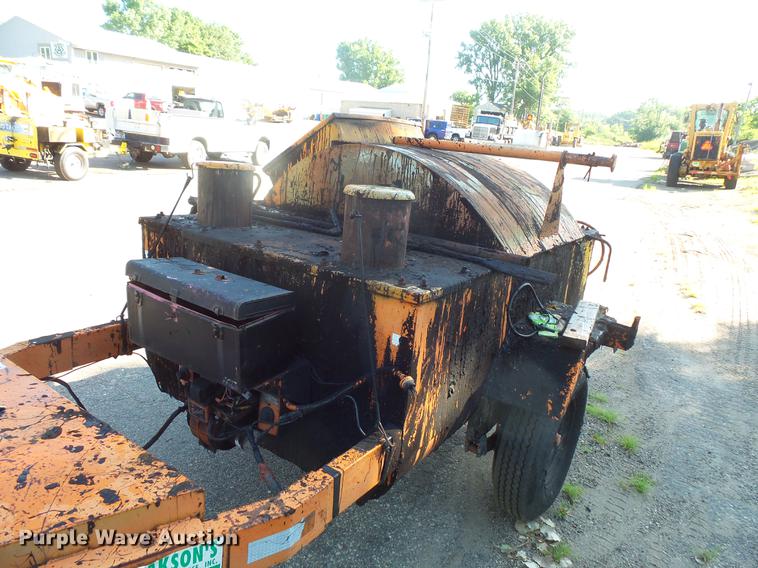 image for item DV9487 Crack seal trailers