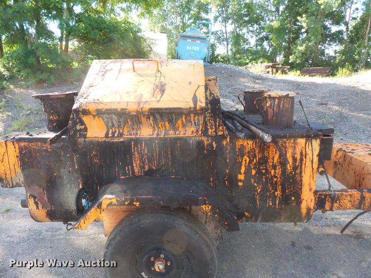 image for item DV9487 Crack seal trailers