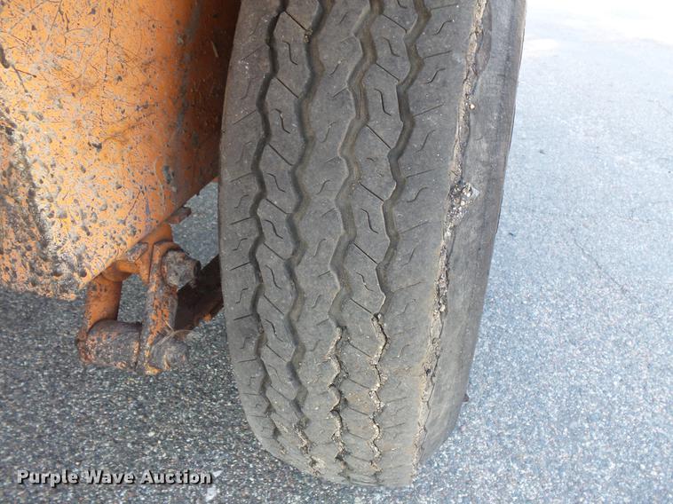 image for item DV9487 Crack seal trailers