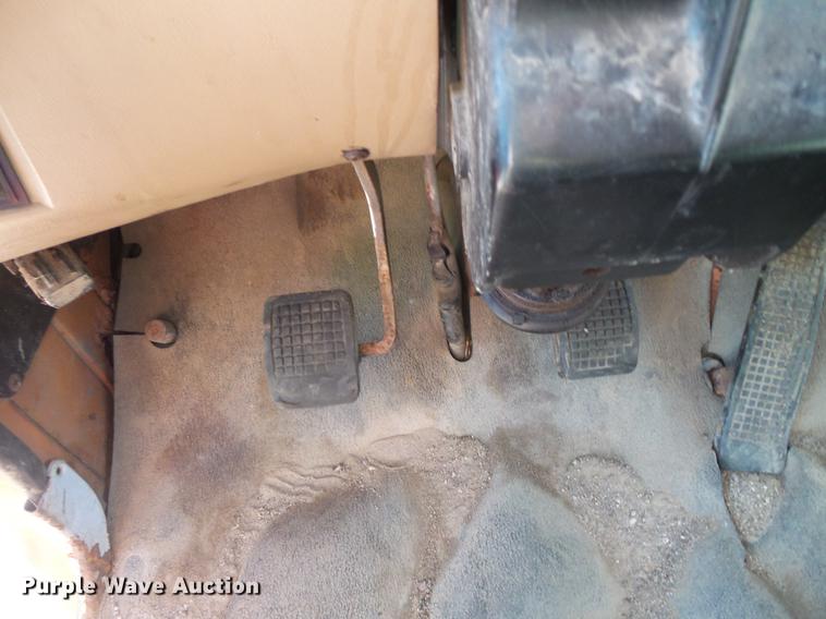 image for item DV9489 1996 Ford L8000 dump truck