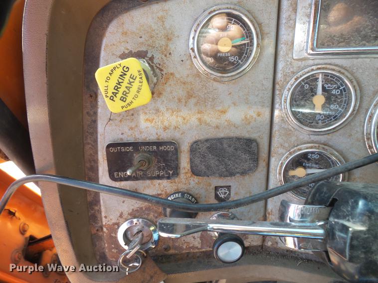 image for item DV9489 1996 Ford L8000 dump truck