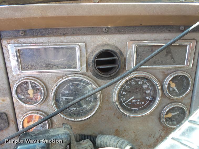 image for item DV9489 1996 Ford L8000 dump truck