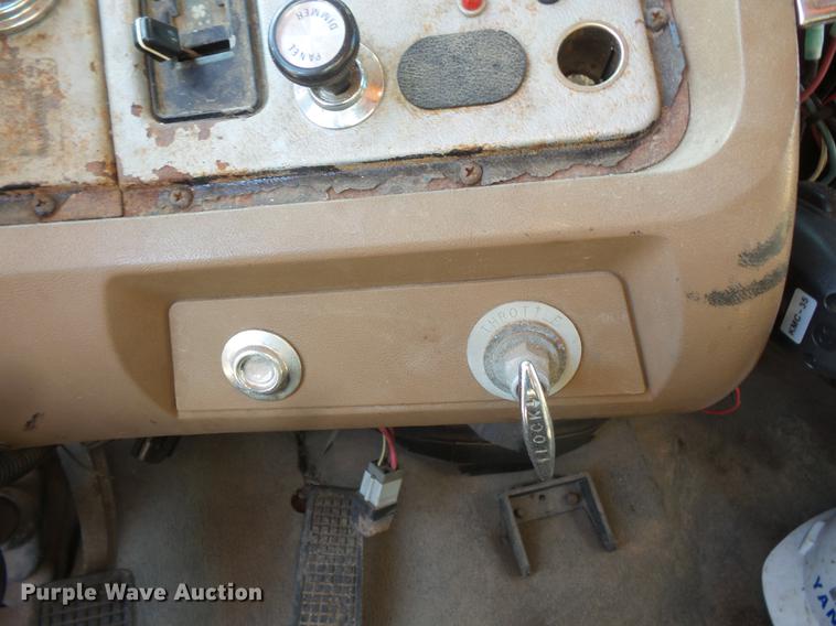 image for item DV9489 1996 Ford L8000 dump truck