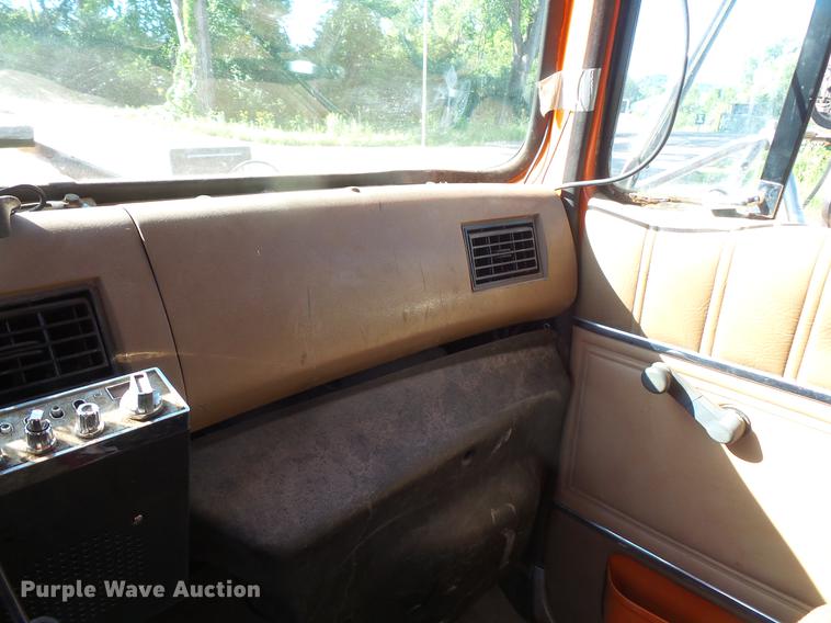 image for item DV9489 1996 Ford L8000 dump truck