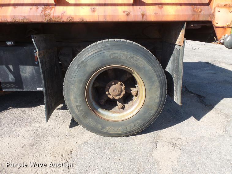 image for item DV9489 1996 Ford L8000 dump truck
