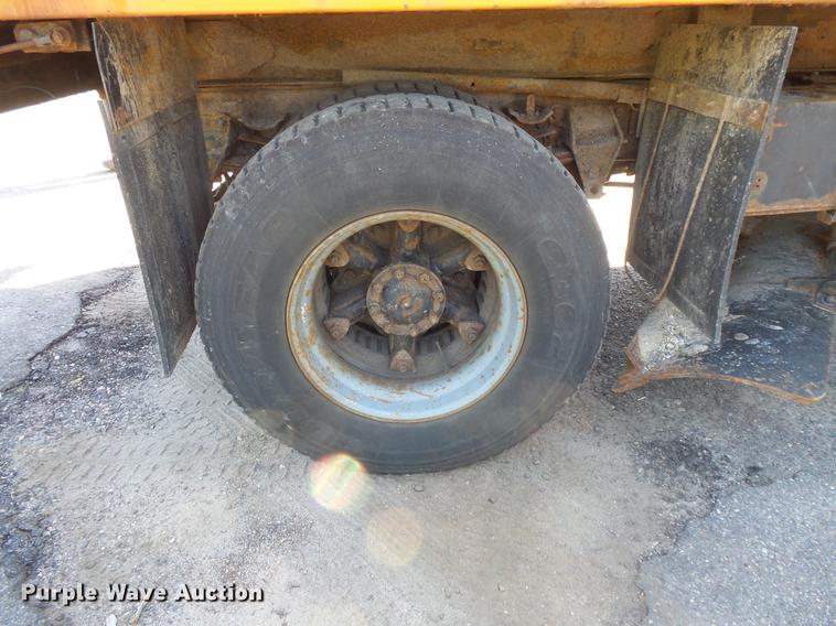 image for item DV9489 1996 Ford L8000 dump truck