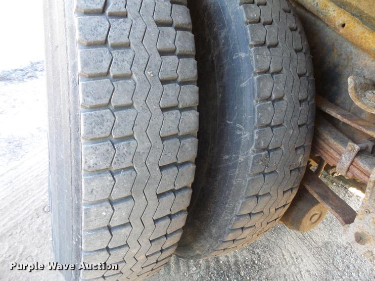 image for item DV9489 1996 Ford L8000 dump truck