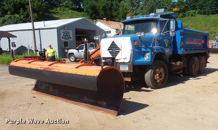 image for item DV9490 1997 Ford LTS9000 dump truck