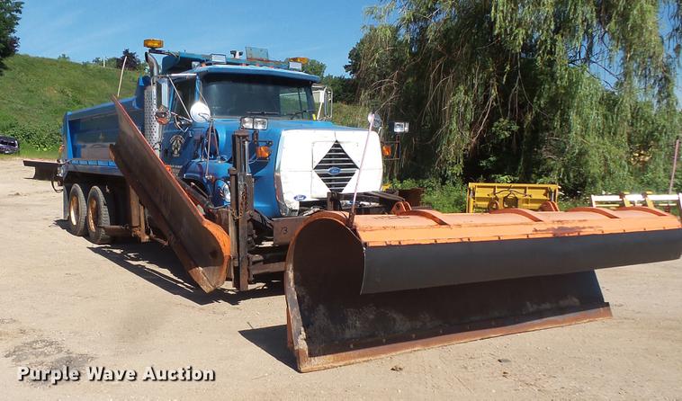 image for item DV9490 1997 Ford LTS9000 dump truck