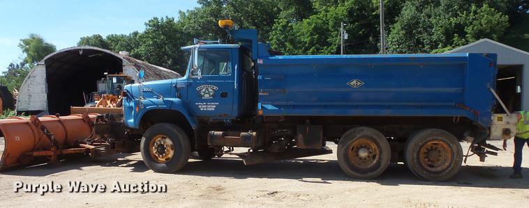 image for item DV9490 1997 Ford LTS9000 dump truck