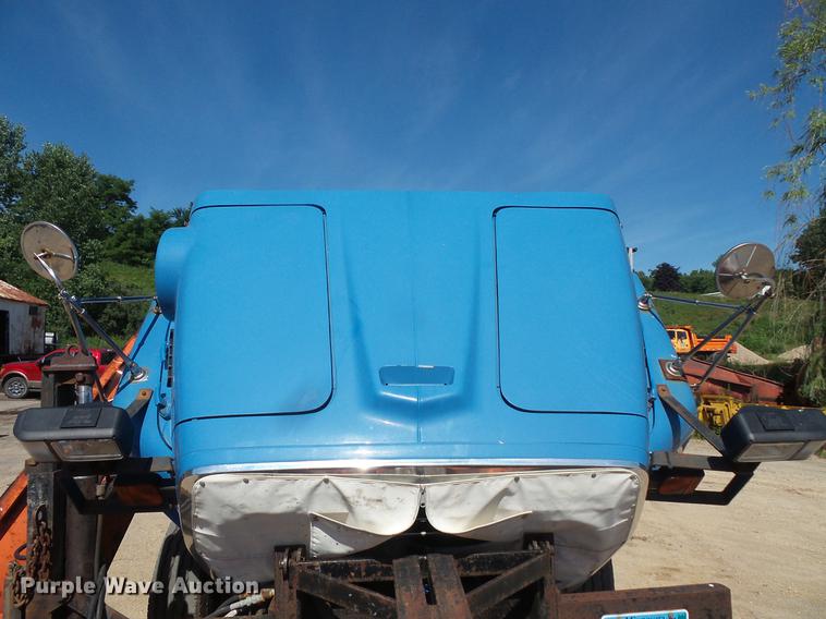 image for item DV9490 1997 Ford LTS9000 dump truck