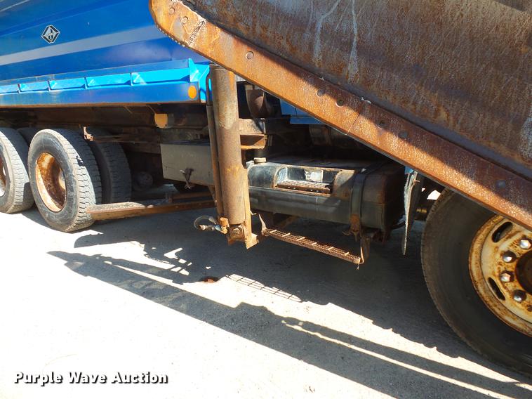 image for item DV9490 1997 Ford LTS9000 dump truck