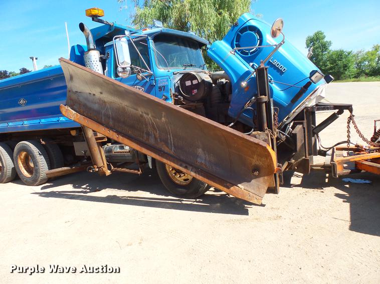 image for item DV9490 1997 Ford LTS9000 dump truck